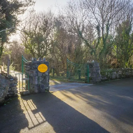 No 4 Old Manor